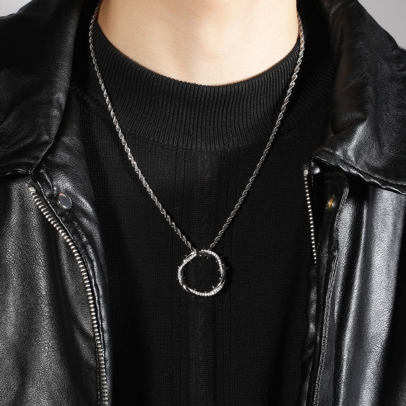 Colar com Pingente Coroa de Es - Streetwear Brand Accessories avaliação e preço